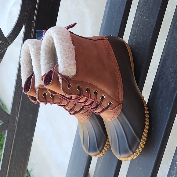 EUC Tommy Hilfiger Russel Duck Boots - Picture 3 of 5